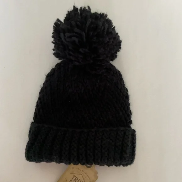 True Craft black Pom Pom Knit Hat NWT - Picture 6 of 10